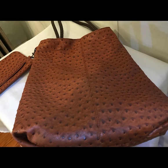 Textured Pocketbook - Picture 3 of 8